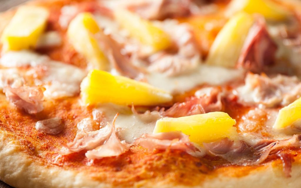 L’histoire étonnante de la pizza à l’ananas et ses détracteurs