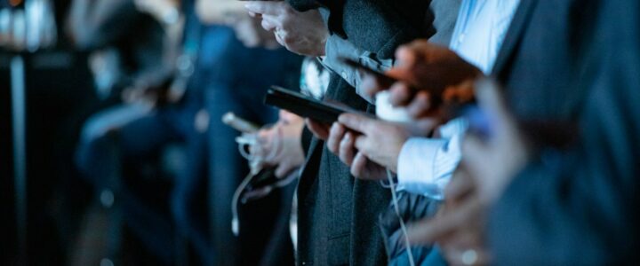 Comment utiliser les réseaux sociaux pour vendre votre bien