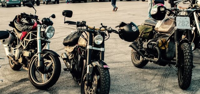 Plongée dans l’univers captivant des rassemblements de motos vintage : une passion qui traverse les époques motos vintage