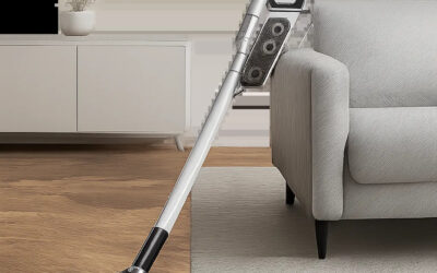 Un aspirateur balai compact mis en scène dans un intérieur moderne, illustrant la maniabilité et la polyvalence au quotidien. L’image évoque un nettoyage rapide, discret et adapté aux zones de passage.