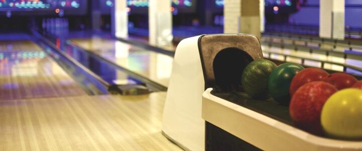 Bowling en famille : à partir de quel âge un enfant joue vraiment